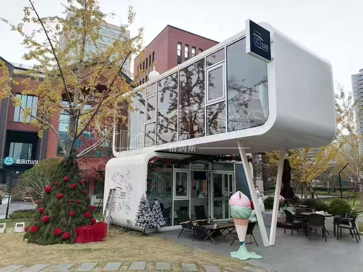  成都商业中心“悬浮”咖啡仓